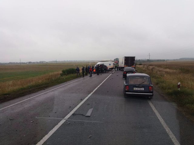 Лоб у лоб: на Волині – аварія за участю автобуса та легковика