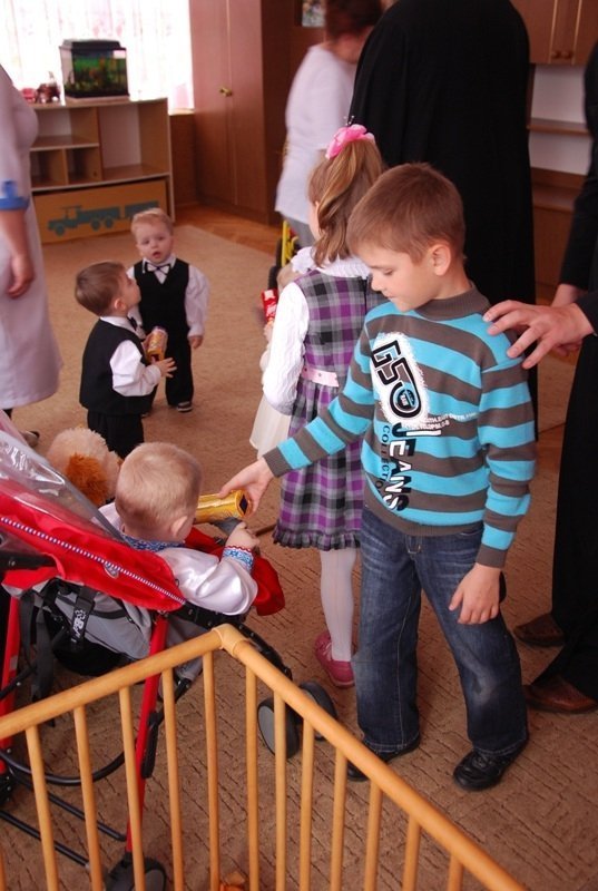 Як волинські священики на Великдень  займалися благодійністю. ФОТО