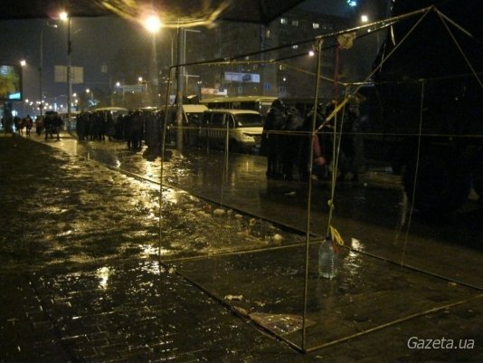 «Майдан-2012» під ЦВК простояв ніч. ФОТО