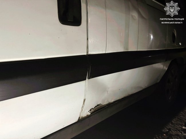 На Волині п'яний водій в'їхав  у припаркований автомобіль 