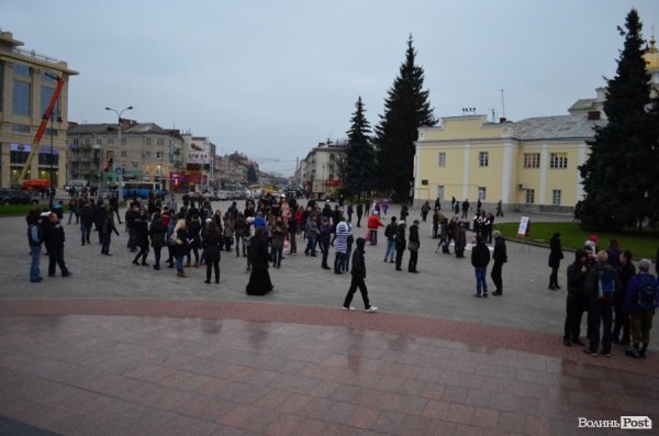 У центрі Луцька люди падали з ніг «від голоду». ФОТО 