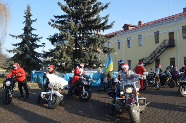 У Ковелі біля міської ялинки – з'їзд «Миколаїв» на мотоциклах. ФОТО