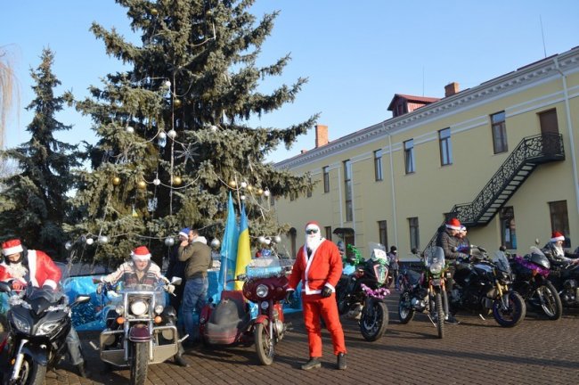 У Ковелі біля міської ялинки – з'їзд «Миколаїв» на мотоциклах. ФОТО