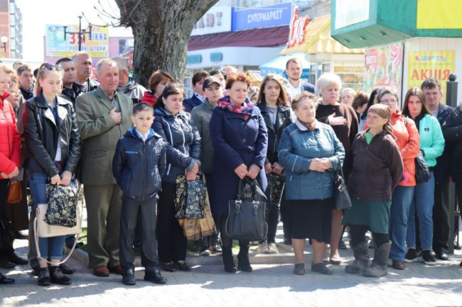 На стіні Волинського училища відкрили пам'ятну дошку шістьом загиблим на Майдані і Сході. ФОТО