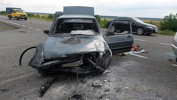 Смертельна ДТП на Волині: зіткнулись три автівки. ФОТО
