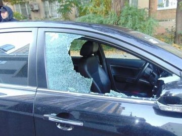 У Луцьку 44-річний чоловік викрадав деталі з автівок