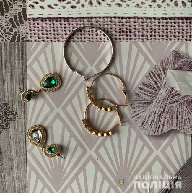 Двоє зловмисниць, мати і дочка, пограбували 65-річну лучанку. ФОТО