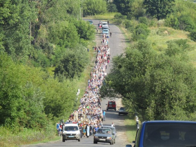 Священники та парафіяни Шацького благочиння нагодували учасників міжнародного хресного ходу. ФОТО 