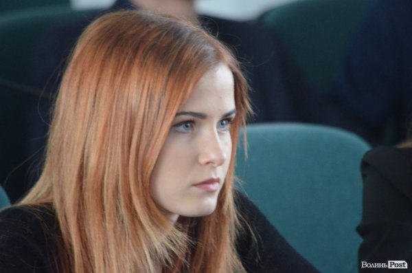 Луцькі школярі «одягли шкуру» депутатів. ФОТО 