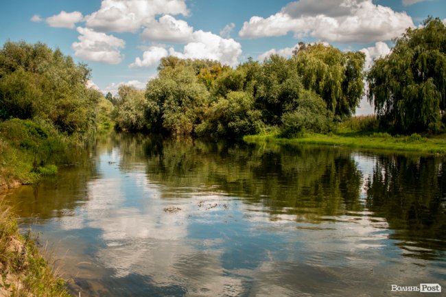 Як лучани рятуються від спеки у Стиру. ФОТО