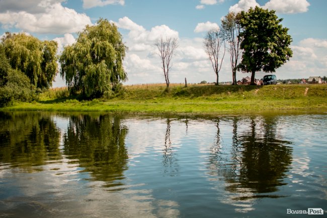 Як лучани рятуються від спеки у Стиру. ФОТО