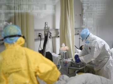 Волинь і Закарпаття наразі задіюють найбільше ліжок у лікарнях другої хвилі для хворих з COVID-19