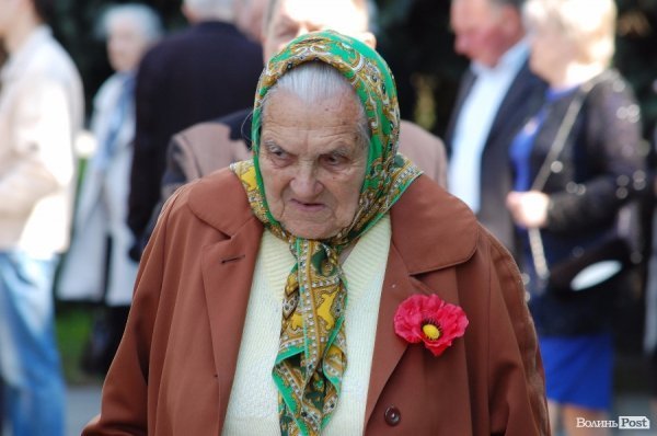 9 травня у Луцьку: квіти, сльози та молитви. ФОТО