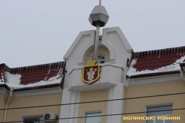 Сказали, хто відповідає за бурульки в Луцьку