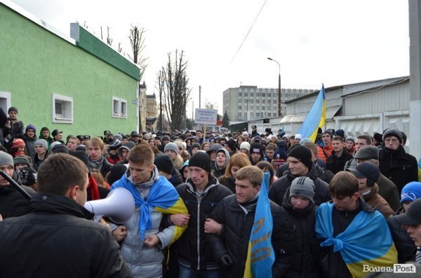 У Луцьку спалили «труну Партії регіонів». ФОТО. ВІДЕО