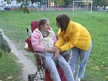 «Треба спілкуватися, шукати сім`ї з такою ж проблемою», – лучанка, яка виховує дитину з ДЦП. ВІДЕО