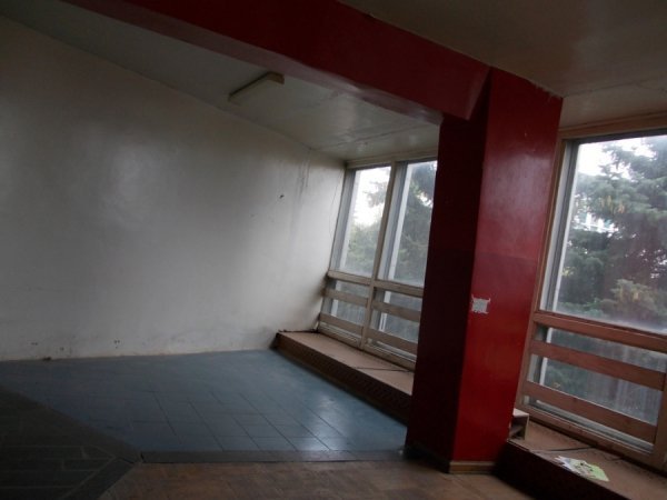 Грибок, корозія і дірявий дах: яким продали кінотеатр «Промінь». ФОТО