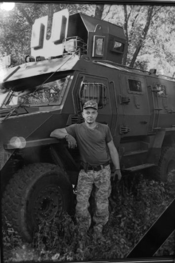 Громада у скорботі. У Луцьку попрощалися з трьома Героями — Іваном Маркишем, Артемом Шепляковим та Олегом Піциком