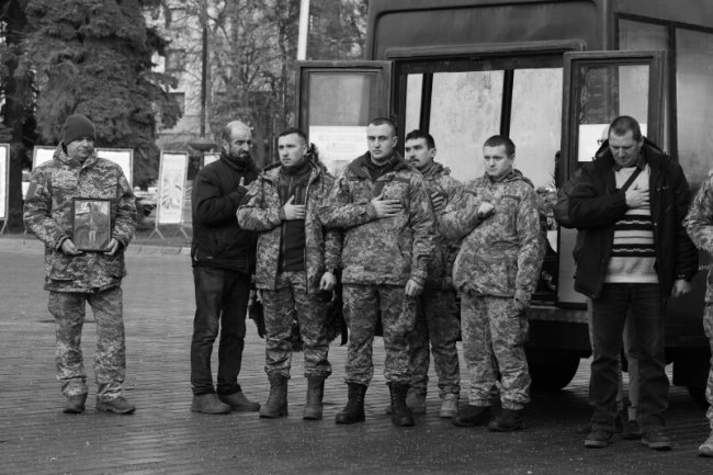 Громада у скорботі. У Луцьку попрощалися з трьома Героями — Іваном Маркишем, Артемом Шепляковим та Олегом Піциком