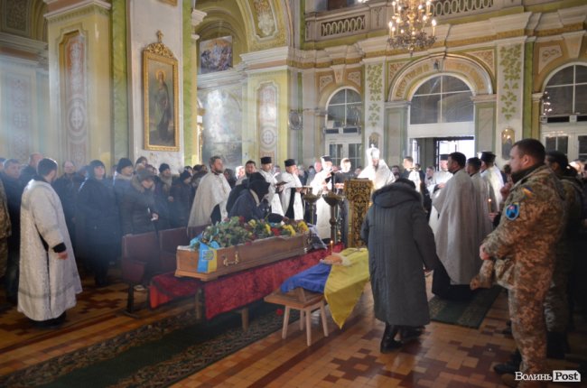 Загинув у день народження: Луцьк попрощався з воїном Віктором Лахаєм. ФОТОРЕПОРТАЖ