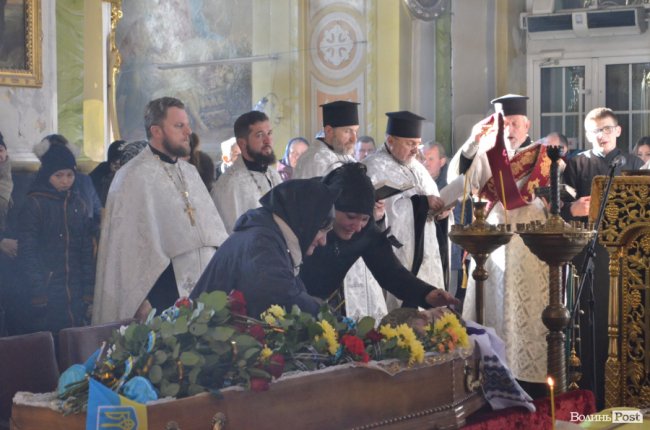 Загинув у день народження: Луцьк попрощався з воїном Віктором Лахаєм. ФОТОРЕПОРТАЖ