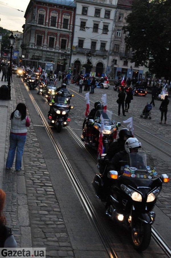 Байкерський «парад вогнів» у Львові. ФОТО. ВІДЕО 