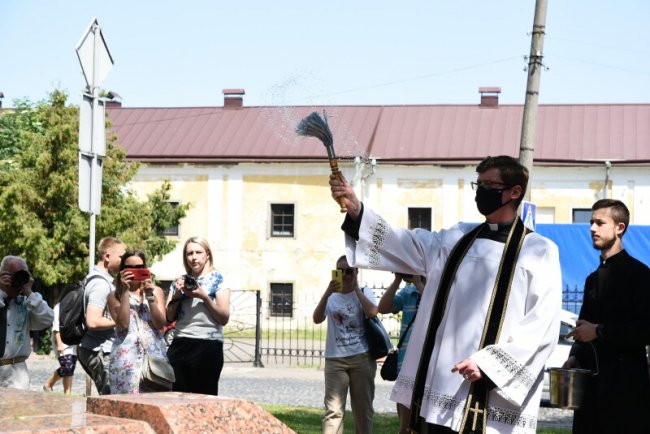 «Пам’ять людська не забуде повік»: вшанували розстріляних в'язнів Луцької тюрми. ФОТО