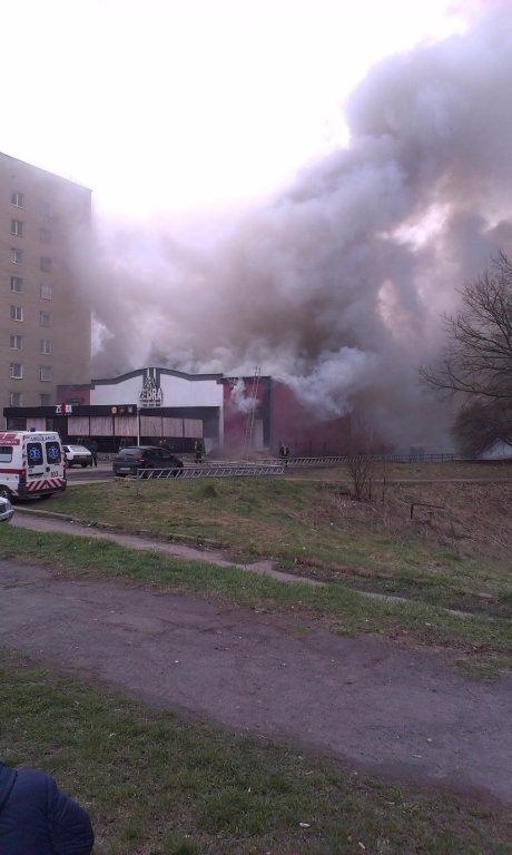 У Луцьку згорів нічний клуб. ФОТО