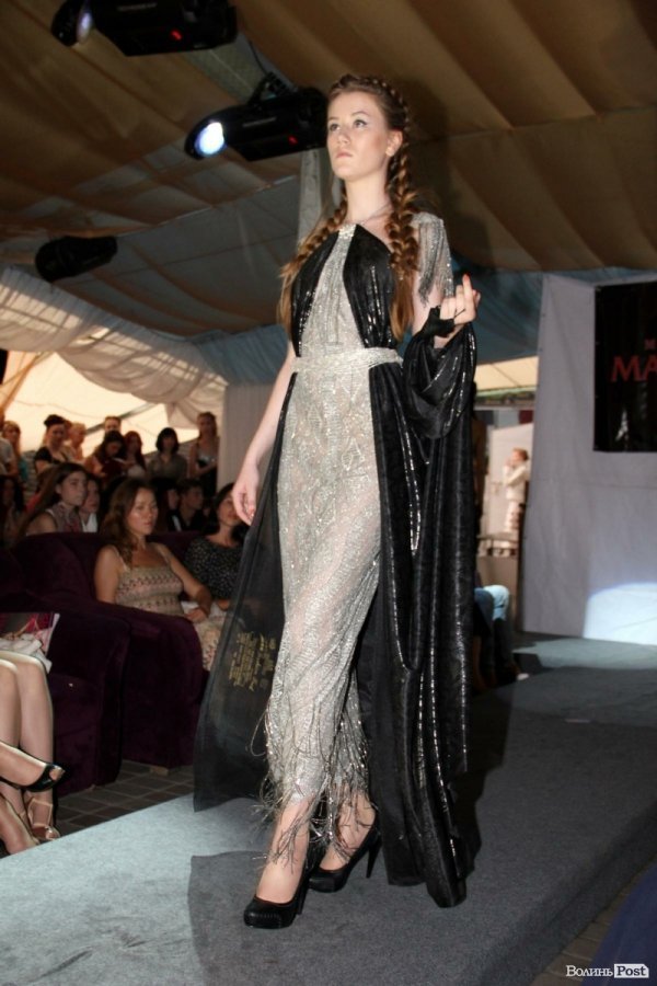 Довгоногі красуні, купальники, сукні: День моди в Луцьку. ФОТО