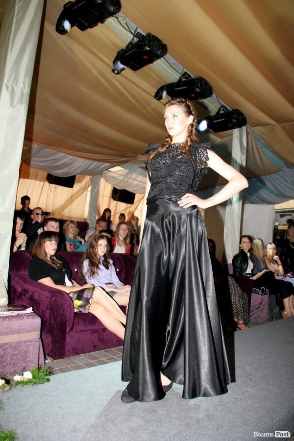 Довгоногі красуні, купальники, сукні: День моди в Луцьку. ФОТО