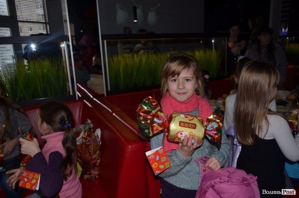 Луцький меценат Андрій Покровський влаштував різдвяне свято для соціально  незахищених діток