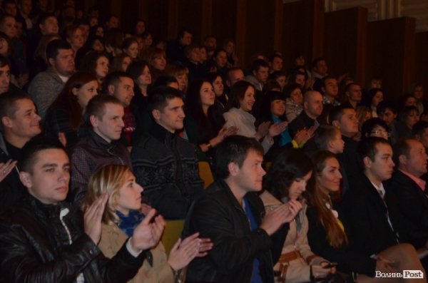 «Горохівський весільний лімузин, щоб розвернутися, їде в Луцьк», ‒ кавеенщики. ФОТО