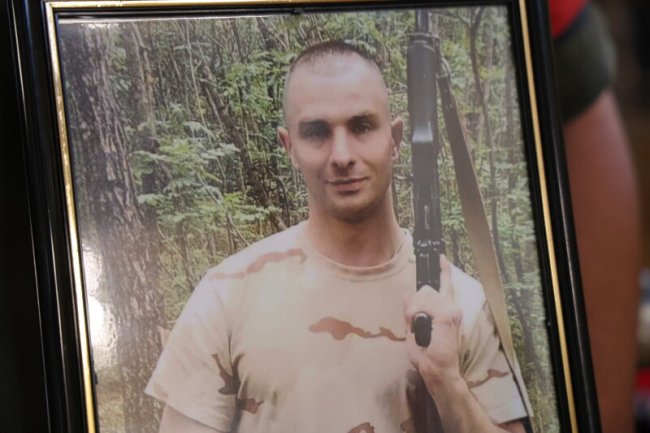 Болюча втрата: у Луцьку попрощалися з Героєм Ігорем Корольчуком