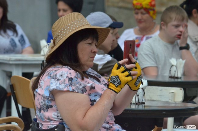 У «сонячній» кав’ярні в Луцьку започаткували власне свято, аби врятувати заклад від закриття. ФОТО