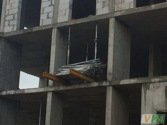 На скандальному будівництві в Луцьку розпочали демонтаж