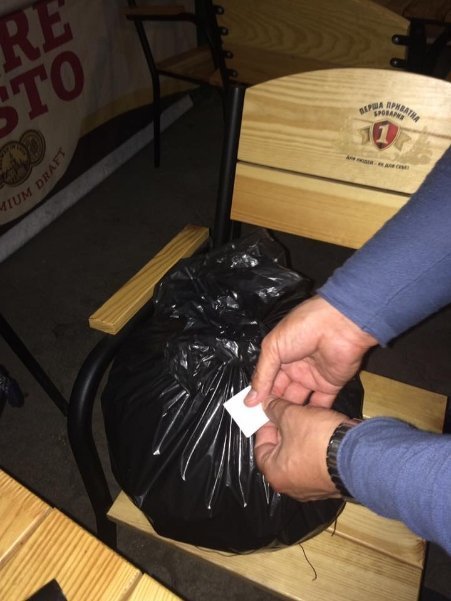 В Ківерцях чоловік намагався збути 6 кілограмів бурштину. ФОТО