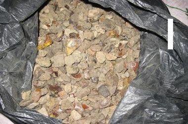 В Ківерцях чоловік намагався збути 6 кілограмів бурштину. ФОТО