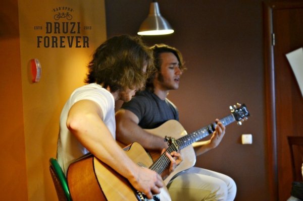 Як у Луцьку співали під гітару. ФОТО