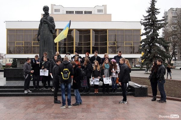 У Луцьку вшанували річницю Голодомору за допомогою картин. ФОТО