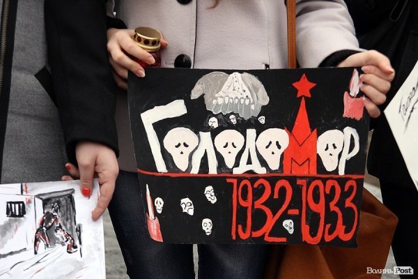 У Луцьку вшанували річницю Голодомору за допомогою картин. ФОТО