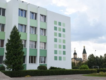 Ремонт фасаду, покрівлі та заміна вікон: у Луцьку комплексно термомодернізують школу. ФОТО