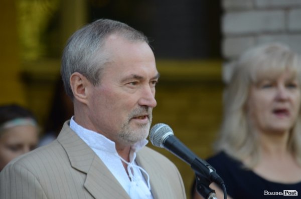 Перший дзвоник у луцьких школах. ФОТОРЕПОРТАЖ