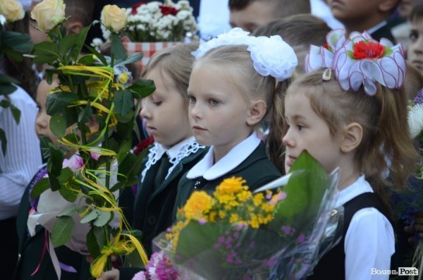 Перший дзвоник у луцьких школах. ФОТОРЕПОРТАЖ