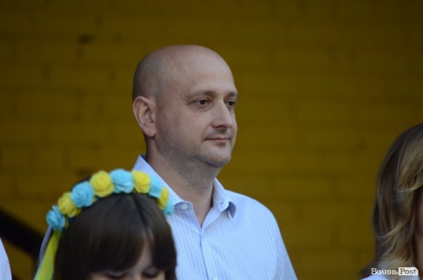 Перший дзвоник у луцьких школах. ФОТОРЕПОРТАЖ