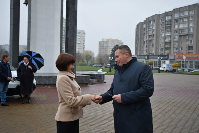 Сім амбулаторій на Волині отримали новенькі автомобілі. ФОТО