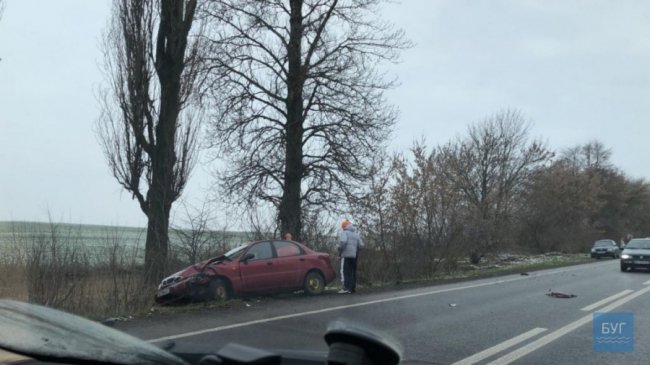 Поблизу Нововолинська – аварія, дві автівки злетіли у кювет