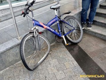 У центрі Луцька легковик збив велосипедиста. ФОТО