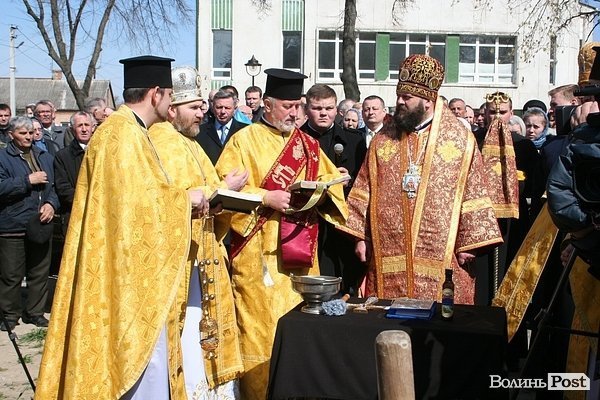 У Луцьку освятили місце під каплицю Небесної сотні. ФОТО