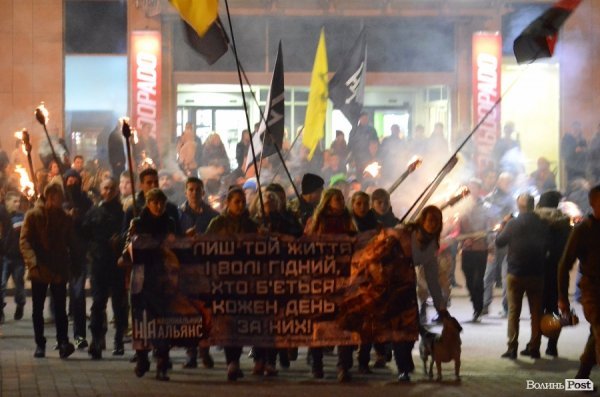 Смолоскипна хода у Луцьку. ФОТО