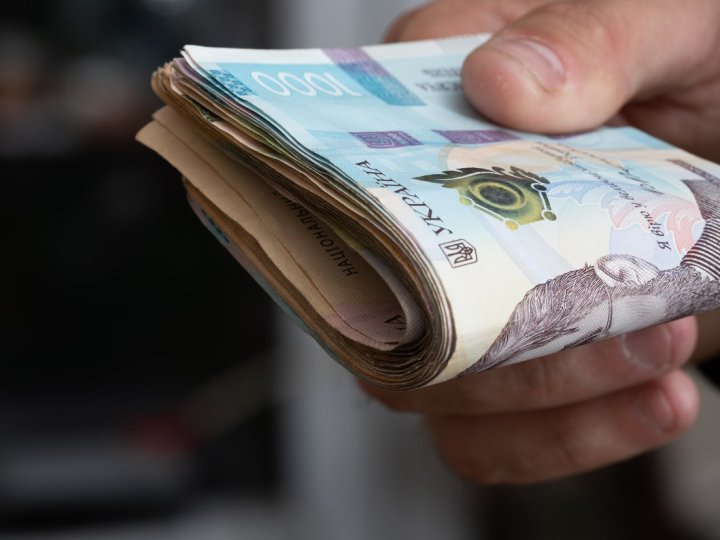 Біля Луцька двоє аферистів виманили в пенсіонера понад 40 тисяч гривень